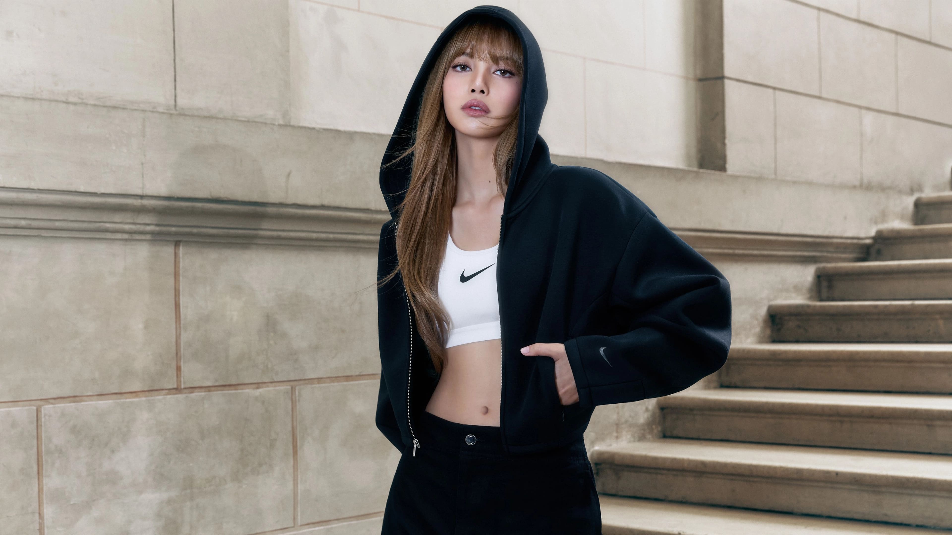 lisa-manopal-blackpink-nike-2 (1).jpg